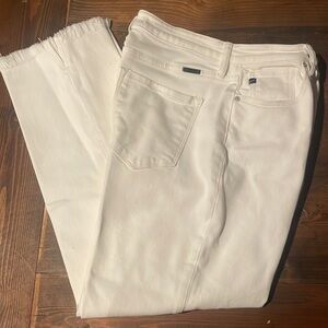 Kancan cropped white jean/  raw edge. 13/30